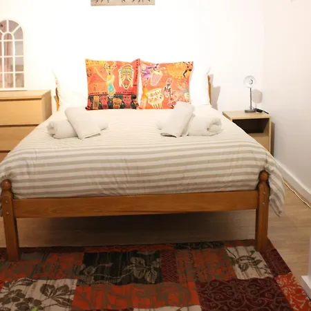 Holiday home Impeccable Spacious 6-bed House In *