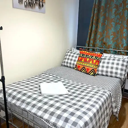 Impeccable Spacious 6-bed House In *