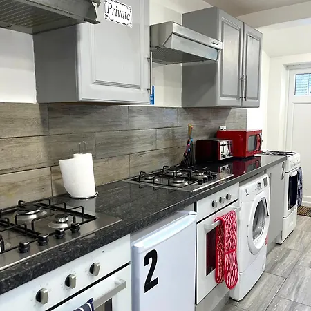 Impeccable Spacious 6-bed House In Holiday home