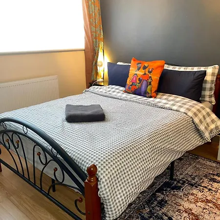 Impeccable Spacious 6-bed House In Holiday home *