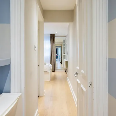 Chelsea Two Bedroom Apartment *