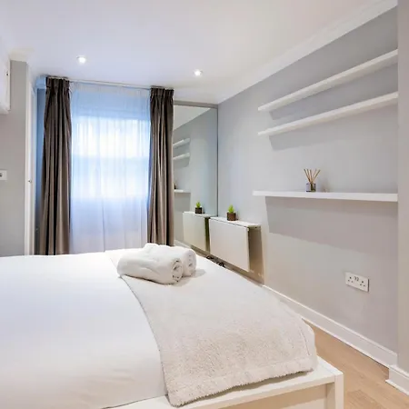 Apartment Chelsea Two Bedroom *