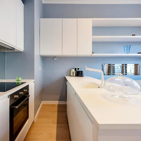 Chelsea Two Bedroom Apartment *