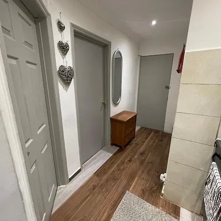 The Woodland 1 Apartment *