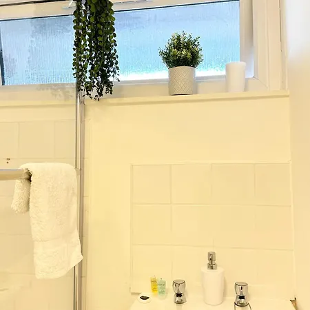 Stunning Apartment, Sleeps 4, London, 1 Bedroom, Zone 1, Kennington - Open For Business Stays, Long And Families Relocating London