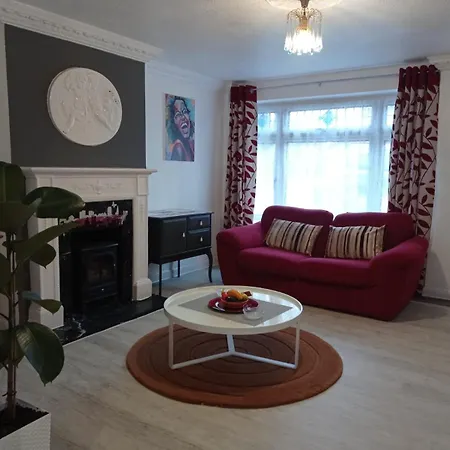 Shepherds Spacious House 4-beds *