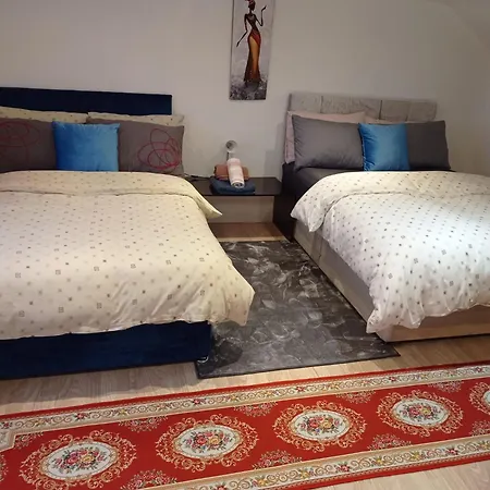 Shepherds Spacious House 4-beds * Romford