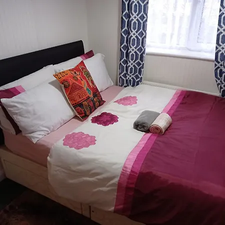 Holiday home Shepherds Spacious House 4-beds Romford