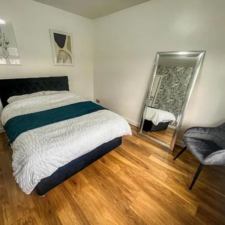 Equires East Townhouse By Harlington * London