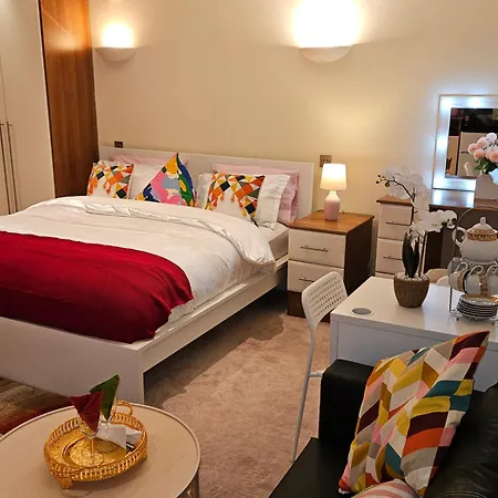 Guest house London Heathrow Glamour Mansion House Uxbridge