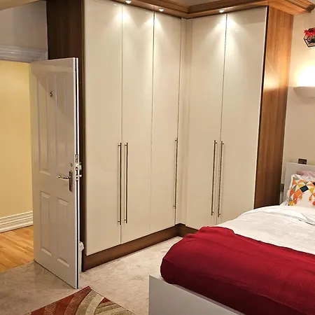 London Heathrow Glamour Mansion House Guest house Uxbridge