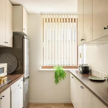 Paddington Apartment *