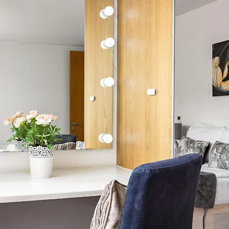 Paddington Apartment *