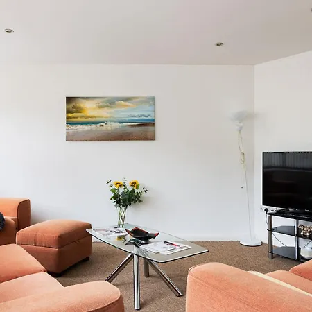Paddington Apartment *