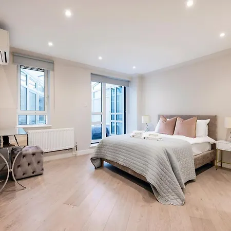 Stunning 2-bedroom-hosted By Sweetstay * London