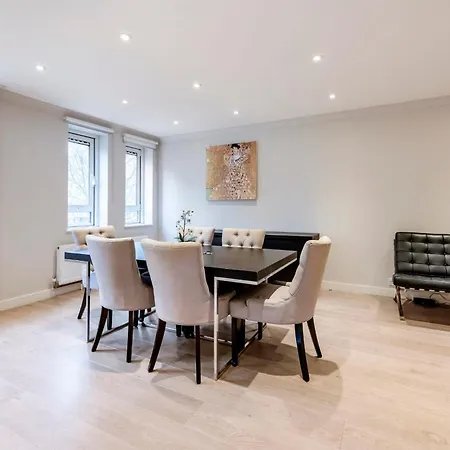 Stunning 2-bedroom-hosted By Sweetstay Apartment *