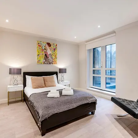 Stunning 2-bedroom-hosted By Sweetstay * London