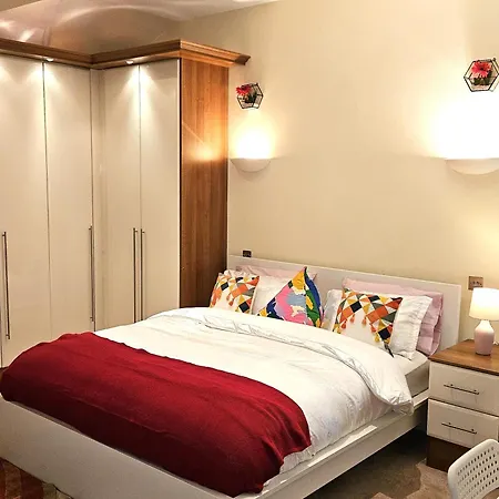 Guest house London Heathrow Glamour Mansion House
