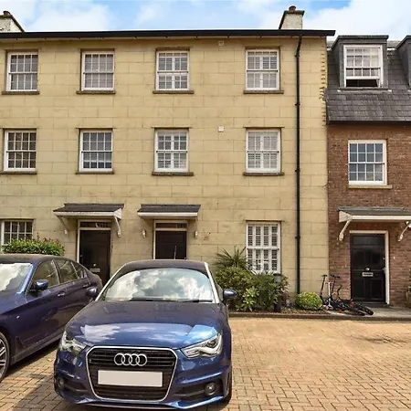 Guest house London Heathrow Glamour Mansion House