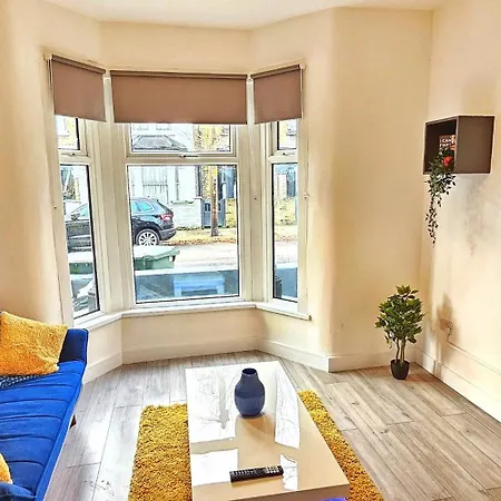 Holiday home Stratford City - Luxe House With Garden *