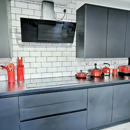 Stratford City - Luxe House With Garden Holiday home *