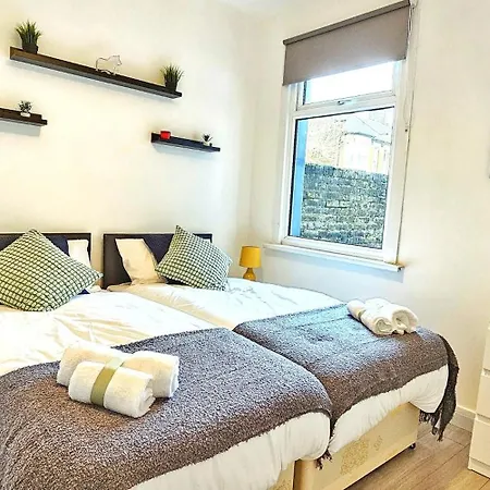 Stratford City - Luxe House With Garden Holiday home *
