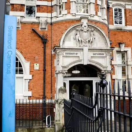 Stratford City - Luxe House With Garden Ferienhaus London
