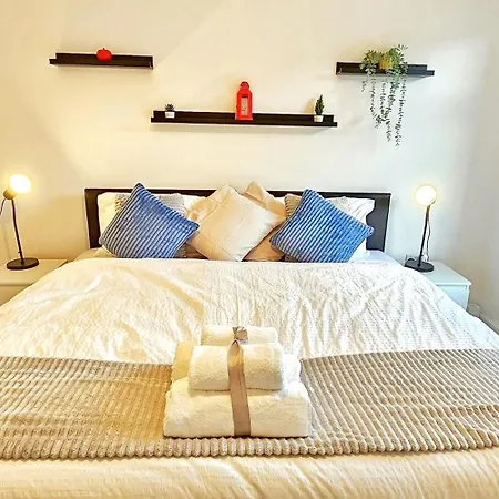 Holiday home Stratford City - Luxe House With Garden *