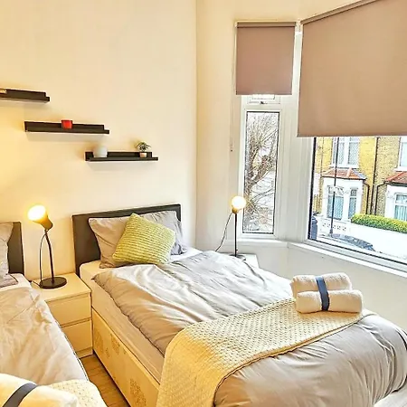 Stratford City - Luxe House With Garden * London