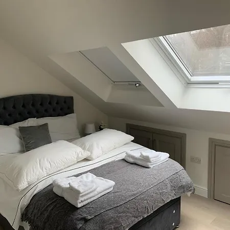 One Bedroom Apartment *
