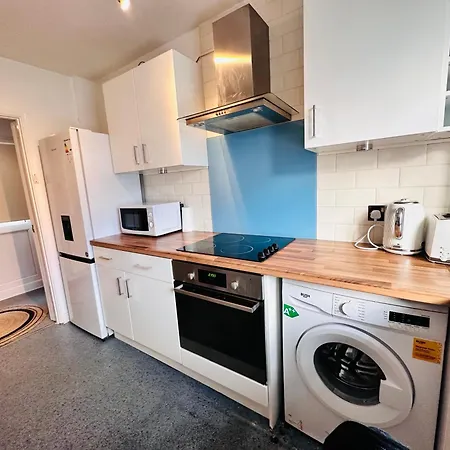 Victoria Family In Apartment London