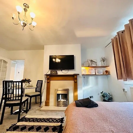 Victoria Family In Apartment London