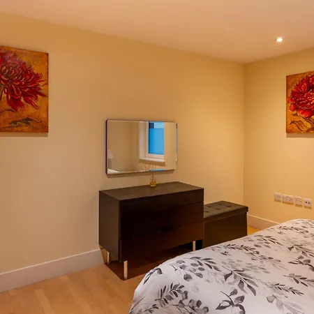 Apartment Modern In By River Thames *