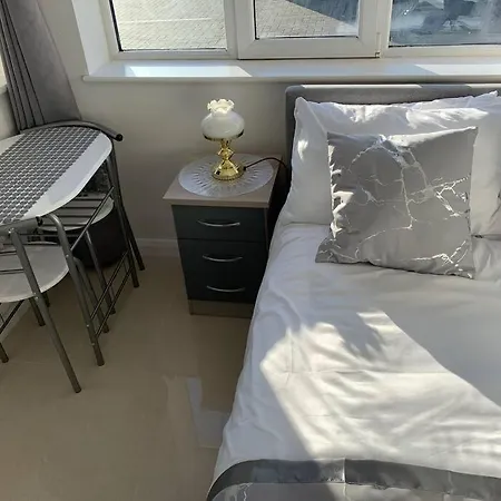 Annex B, A Flat In London Apartment Carshalton