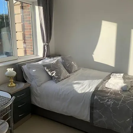 Annex B, A Flat In London Carshalton