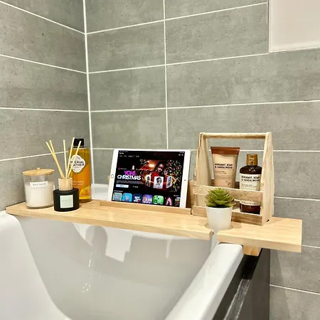 Apartment Canary Wharf, Sleeps 4, Fast Wifi, Gym, Prime Location