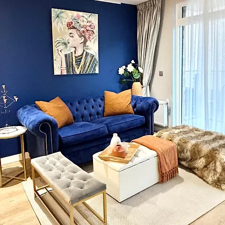 Canary Wharf, Sleeps 4, Fast Wifi, Gym, Prime Location Apartment London
