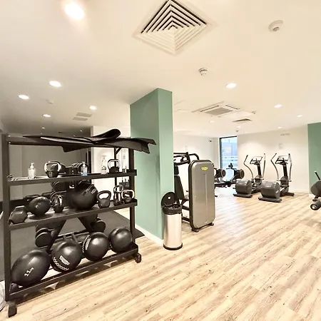 Canary Wharf, Sleeps 4, Fast Wifi, Gym, Prime Location Apartment London