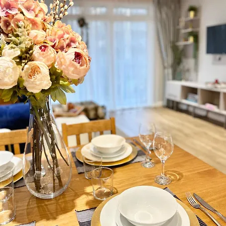 Apartment Canary Wharf, Sleeps 4, Fast Wifi, Gym, Prime Location *