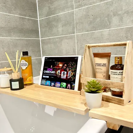 Apartment Canary Wharf, Sleeps 4, Fast Wifi, Gym, Prime Location