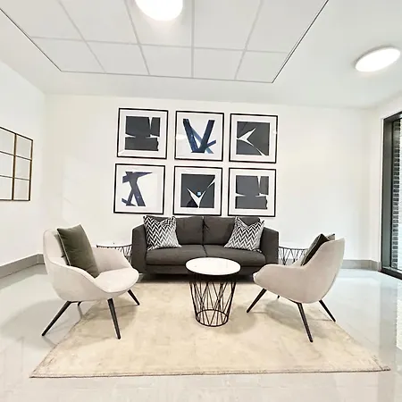 Canary Wharf, Sleeps 4, Fast Wifi, Gym, Prime Location Apartment