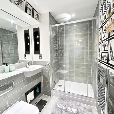 Apartment Canary Wharf, Sleeps 4, Fast Wifi, Gym, Prime Location *