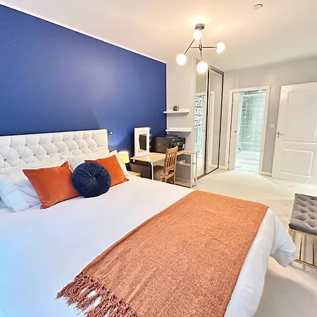 Canary Wharf, Sleeps 4, Fast Wifi, Gym, Prime Location *