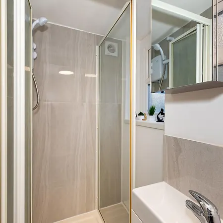 Cozy Ground-floor Studio, Excellent Access London