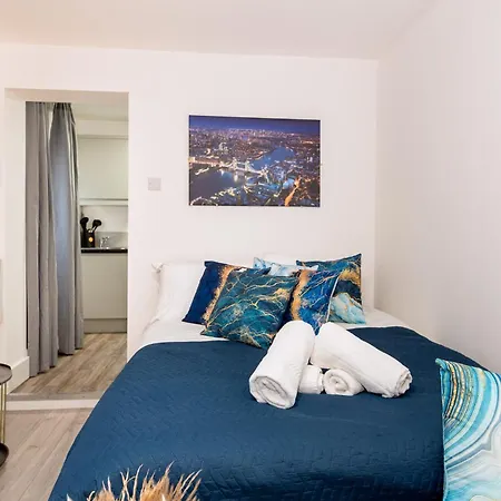Cozy Ground-floor Studio, Excellent Access Apartment