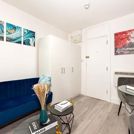 Cozy Ground-floor Studio, Excellent Access Apartment