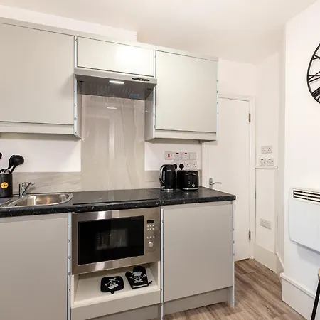 Cozy Ground-floor Studio, Excellent Access *