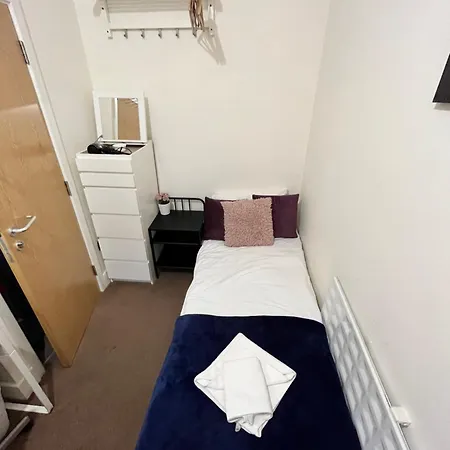 Metropolitan Coziness Private Bedrooms In Euston Station 161 *