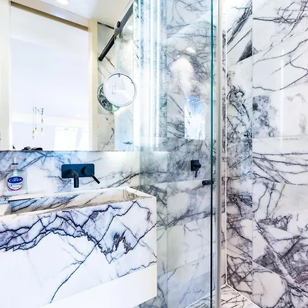 Elegant Mews Apartment London