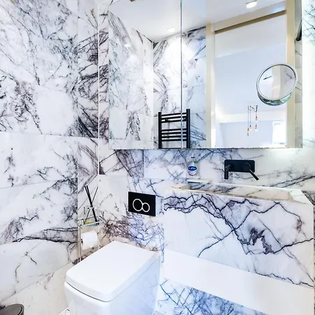 Elegant Mews Apartment London